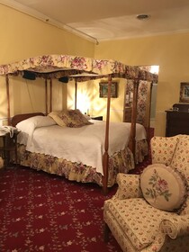 1896 House Inn & Country Lodgings