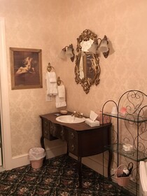 1896 House Inn & Country Lodgings