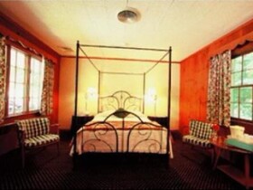 1896 House Inn & Country Lodgings