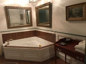 1896 House Inn & Country Lodgings