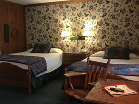 1896 House Inn & Country Lodgings