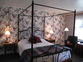 1896 House Inn & Country Lodgings