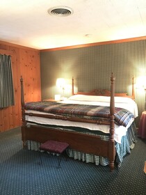 1896 House Inn & Country Lodgings