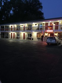 Cozy Corner Motel