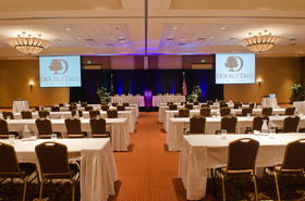 DoubleTree by Hilton Hotel Bay City - Riverfront