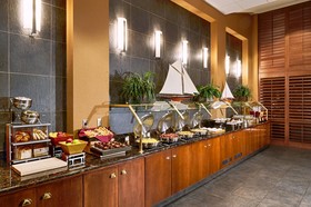 DoubleTree by Hilton Hotel Bay City - Riverfront