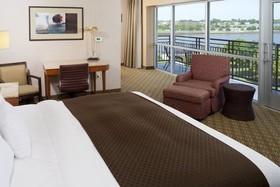DoubleTree by Hilton Hotel Bay City - Riverfront