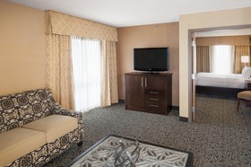 DoubleTree by Hilton Hotel Bay City - Riverfront