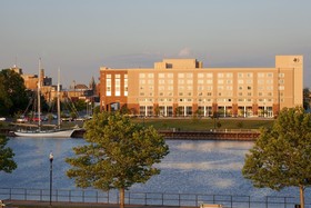 DoubleTree by Hilton Hotel Bay City - Riverfront