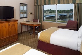 DoubleTree by Hilton Hotel Bay City - Riverfront