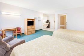 Super 8 by Wyndham Brooklyn