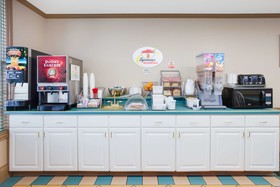 Super 8 by Wyndham Brooklyn