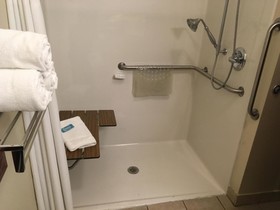 Holiday Inn Express & Suites Cadillac