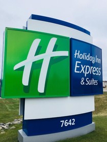 Holiday Inn Express & Suites Cadillac