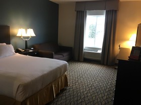 Holiday Inn Express & Suites Cadillac