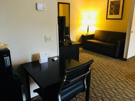 Holiday Inn Express & Suites Cadillac