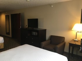 Holiday Inn Express & Suites Cadillac