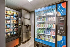 Travelodge by Wyndham Canton/Livonia Area, MI