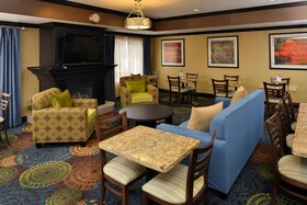 Holiday Inn Express & Suites Charlotte