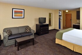 Holiday Inn Express & Suites Charlotte