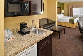 Holiday Inn Express & Suites Charlotte
