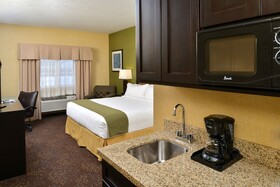 Holiday Inn Express & Suites Charlotte
