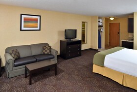 Holiday Inn Express & Suites Charlotte