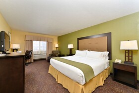 Holiday Inn Express & Suites Charlotte