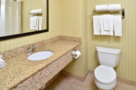 Holiday Inn Express & Suites Charlotte