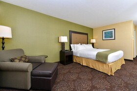 Holiday Inn Express & Suites Charlotte