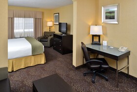 Holiday Inn Express & Suites Charlotte