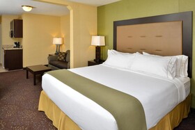 Holiday Inn Express & Suites Charlotte