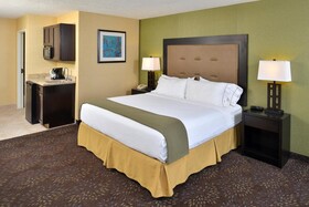 Holiday Inn Express & Suites Charlotte