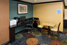 Holiday Inn Express & Suites Charlotte