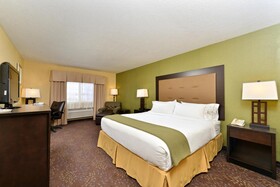 Holiday Inn Express & Suites Charlotte