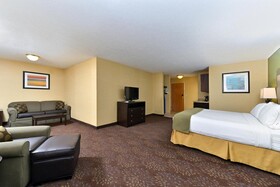 Holiday Inn Express & Suites Charlotte