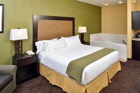 Holiday Inn Express & Suites Charlotte