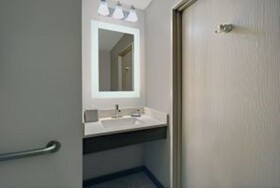 Holiday Inn Express & Suites Detroit - Dearborn