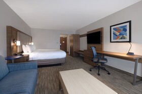 Holiday Inn Express & Suites Detroit - Dearborn