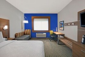 Holiday Inn Express & Suites Detroit - Dearborn