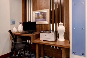 Holiday Inn Express & Suites Detroit - Dearborn