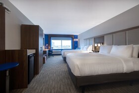 Holiday Inn Express & Suites Detroit - Dearborn