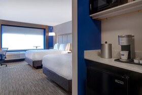 Holiday Inn Express & Suites Detroit - Dearborn