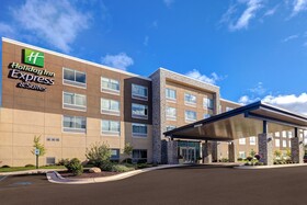 Holiday Inn Express & Suites Detroit - Dearborn