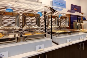 Holiday Inn Express & Suites Detroit - Dearborn
