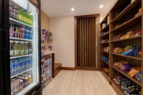 Holiday Inn Express & Suites Detroit - Dearborn