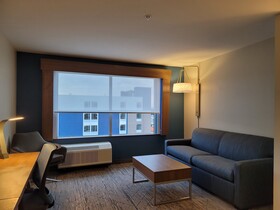 Holiday Inn Express & Suites Detroit - Dearborn