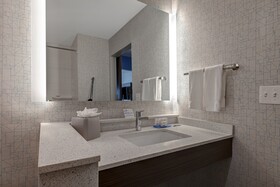Holiday Inn Express & Suites Detroit - Dearborn