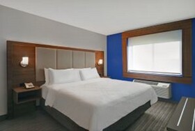 Holiday Inn Express & Suites Detroit - Dearborn