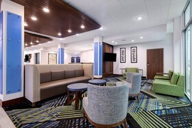 Holiday Inn Express & Suites Detroit - Dearborn